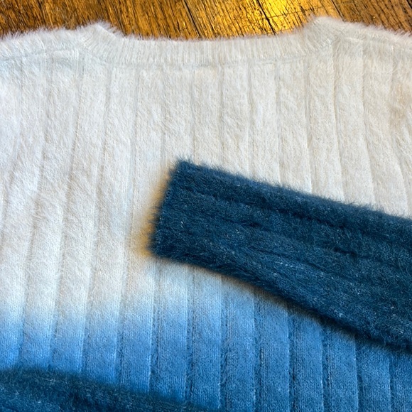Urban Outfitters sweater Bellini cropped soft knit blue cream M NWT - Picture 9 of 12